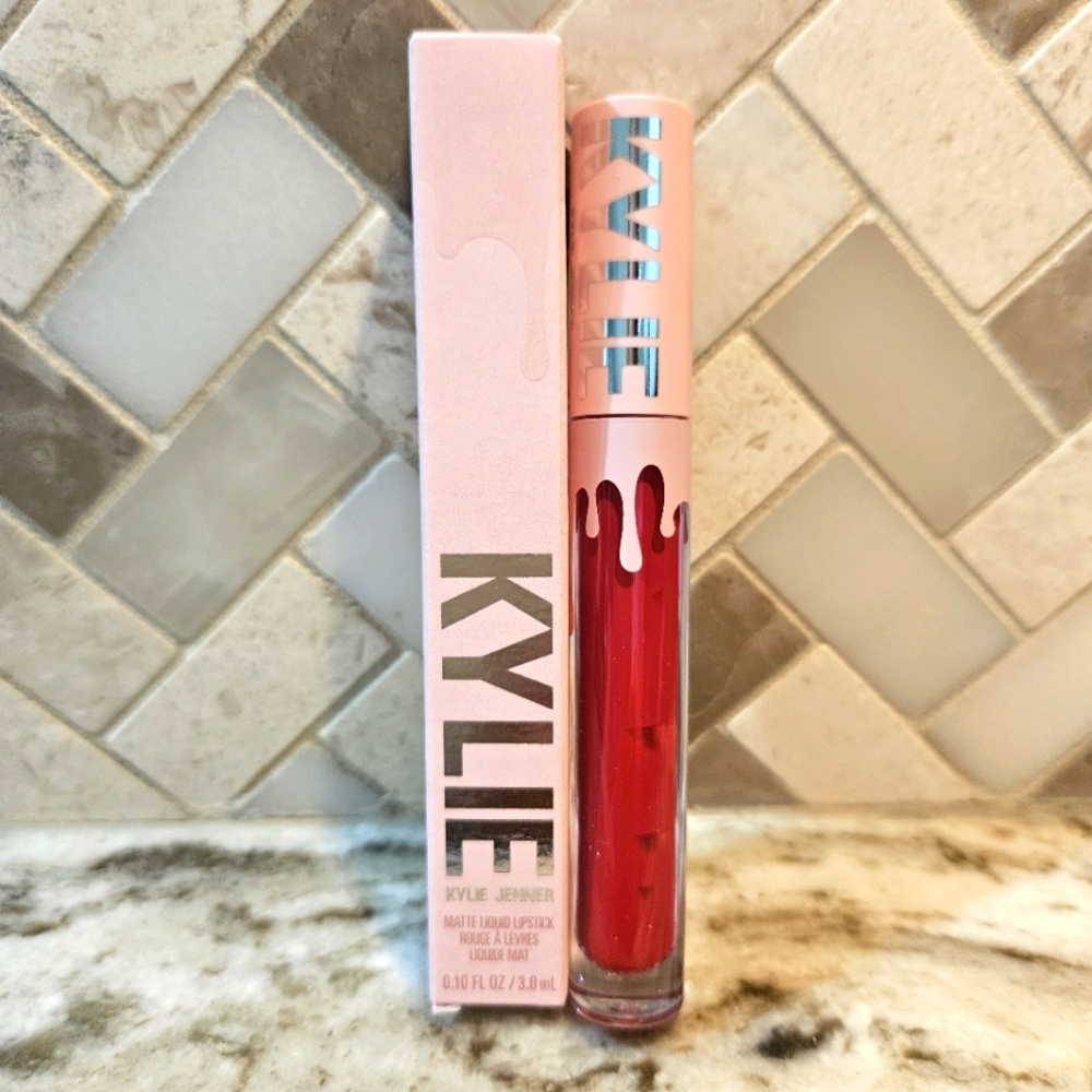 Kylie Matte Liquid Lipstick #402